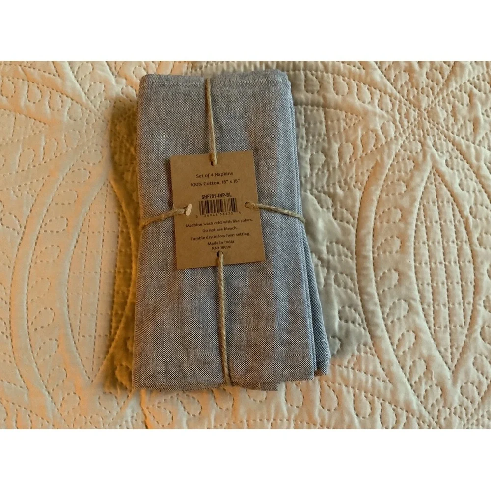 NWT Mill Valley Set of 4 Napkins 18 x 18 Black and White 100% cotton